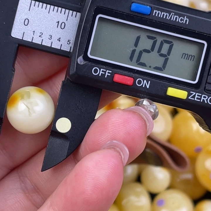 蜜蜡未镶嵌裸石377