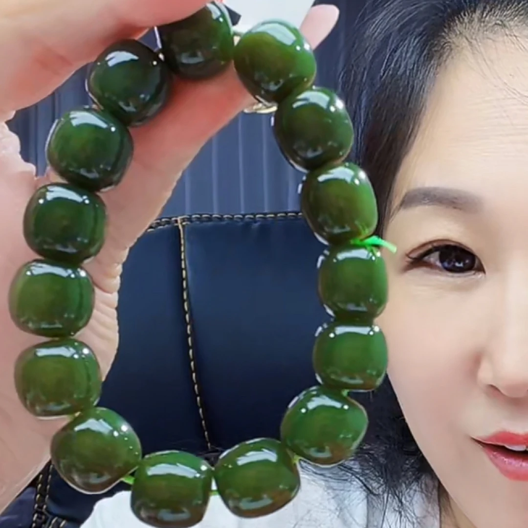 纯天然和田玉俄夹层浅牛油果绿14