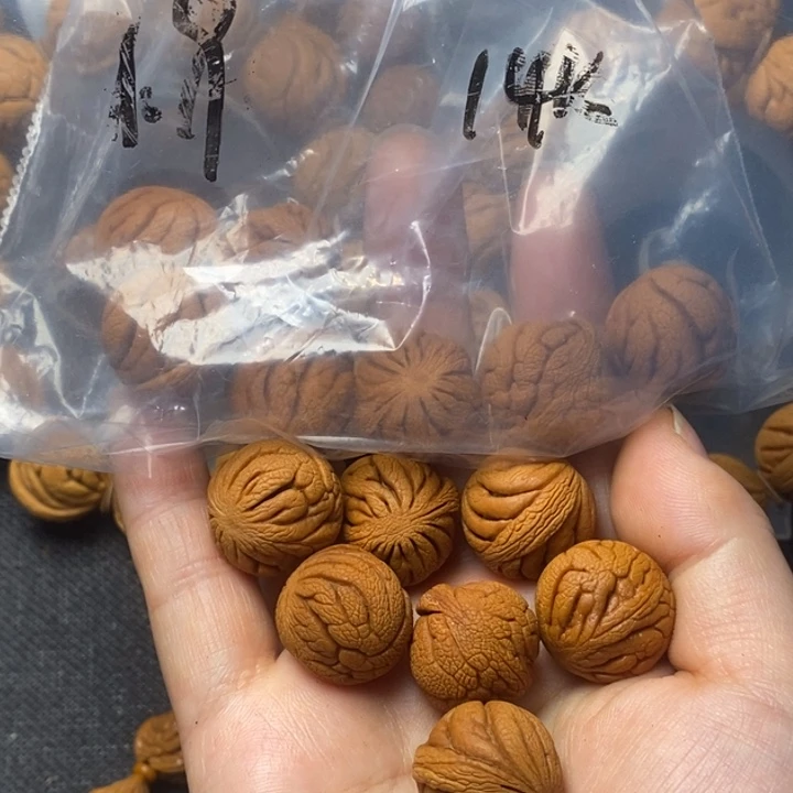 文玩核桃吊坠秦岭山野生桃核