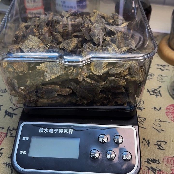 高***音绿奇楠红骨凹身块料488克