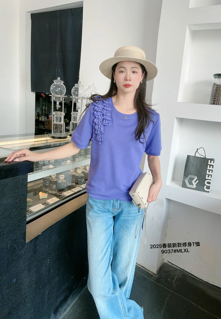 修身型设计感圆领短袖花朵T恤宽松型9037