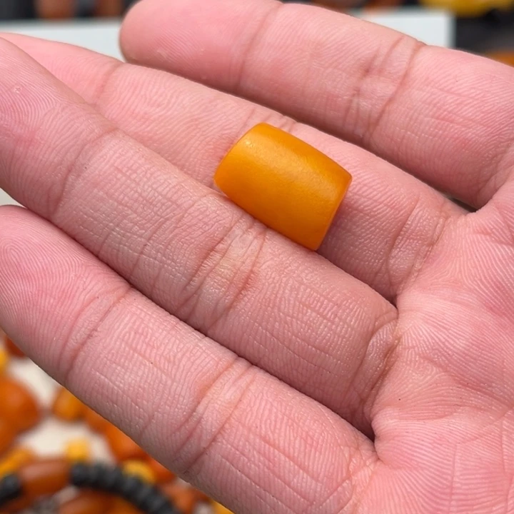 用***8琥珀未镶嵌裸石蜜蜡马蹄