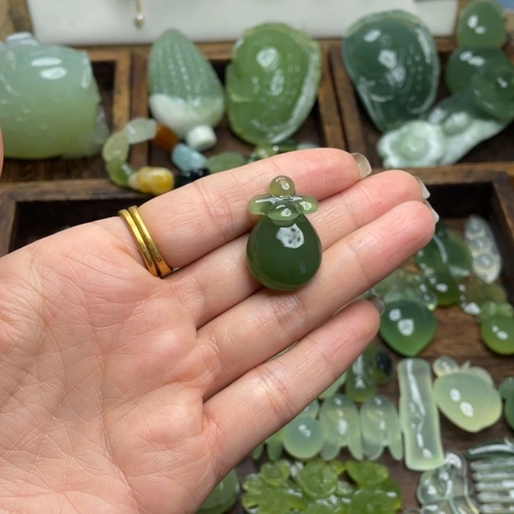 蛇纹石玉合金颈饰