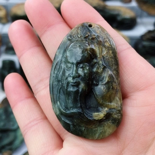 未镶嵌岫岩河磨玉（透闪石质玉）挂件