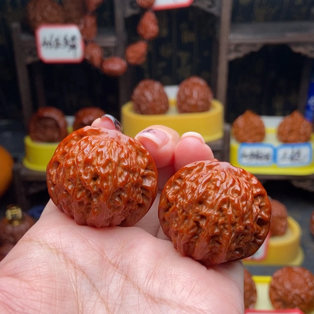 文玩核桃吊坠野生红豆37