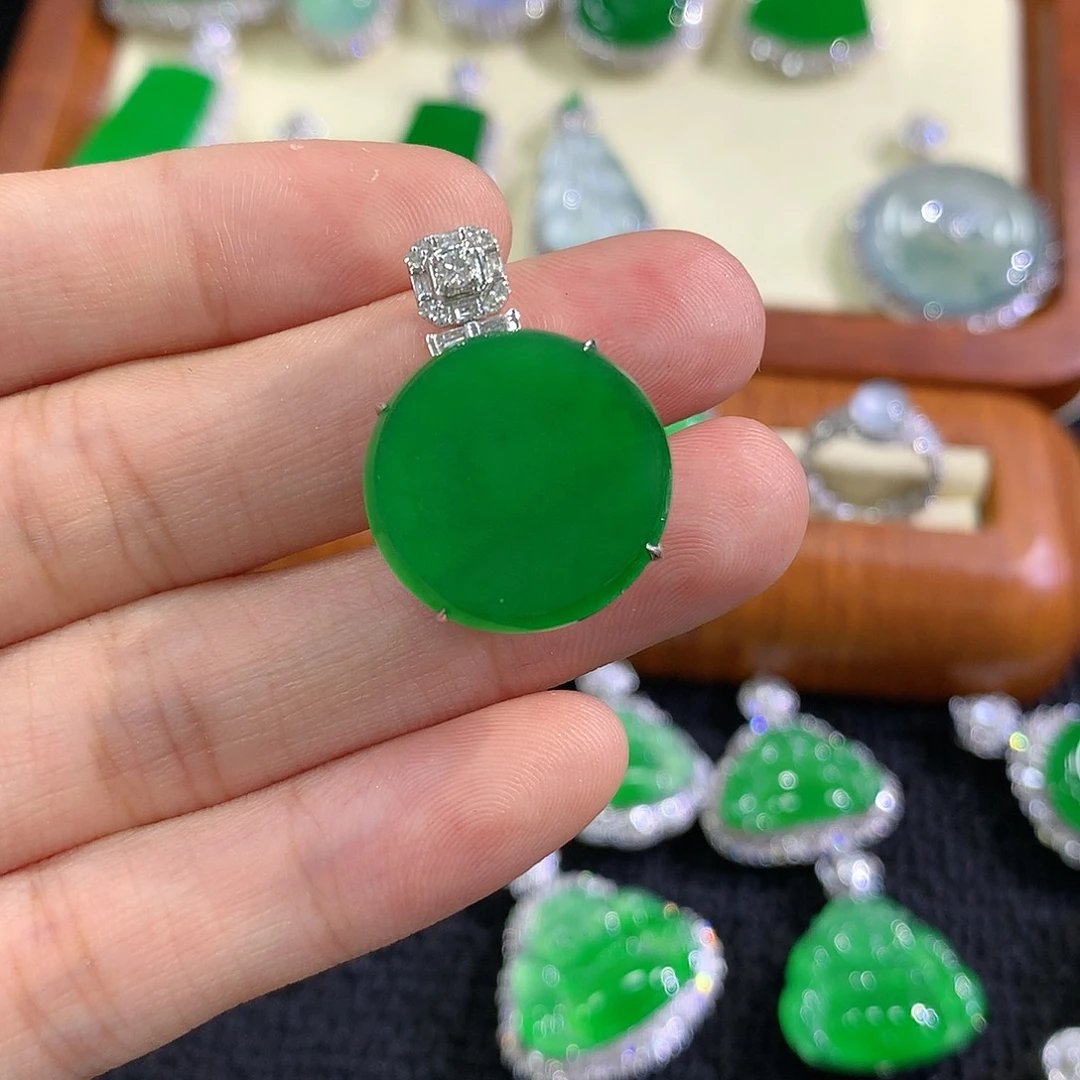【闪购商品】翡翠18K金镶嵌吊坠(不含链)l***y圆牌
