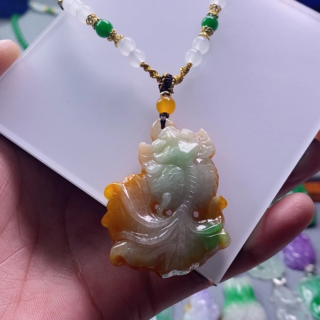 翡翠未镶嵌吊坠(赠链)