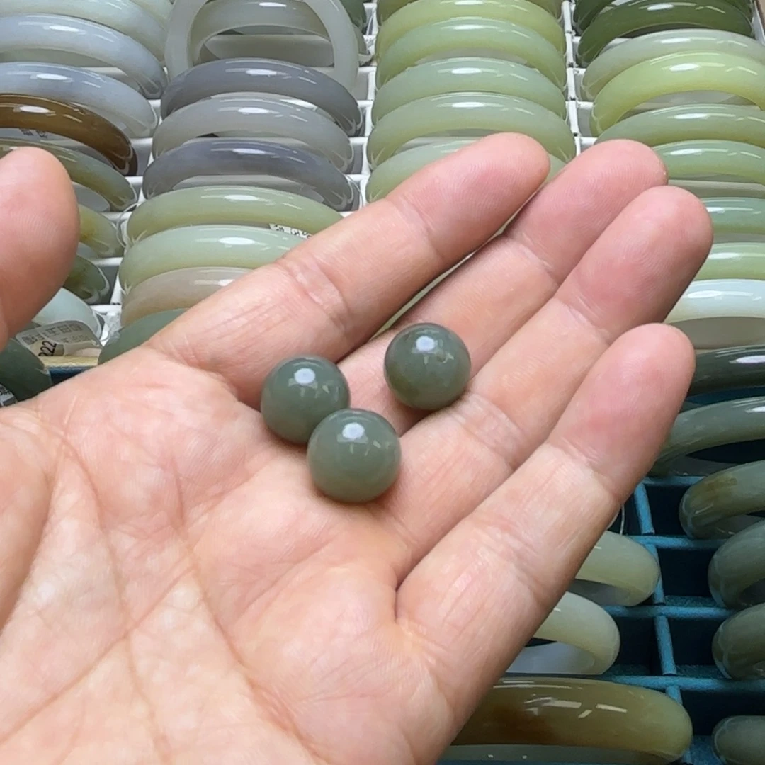 和田玉手镯未镶嵌人****尽