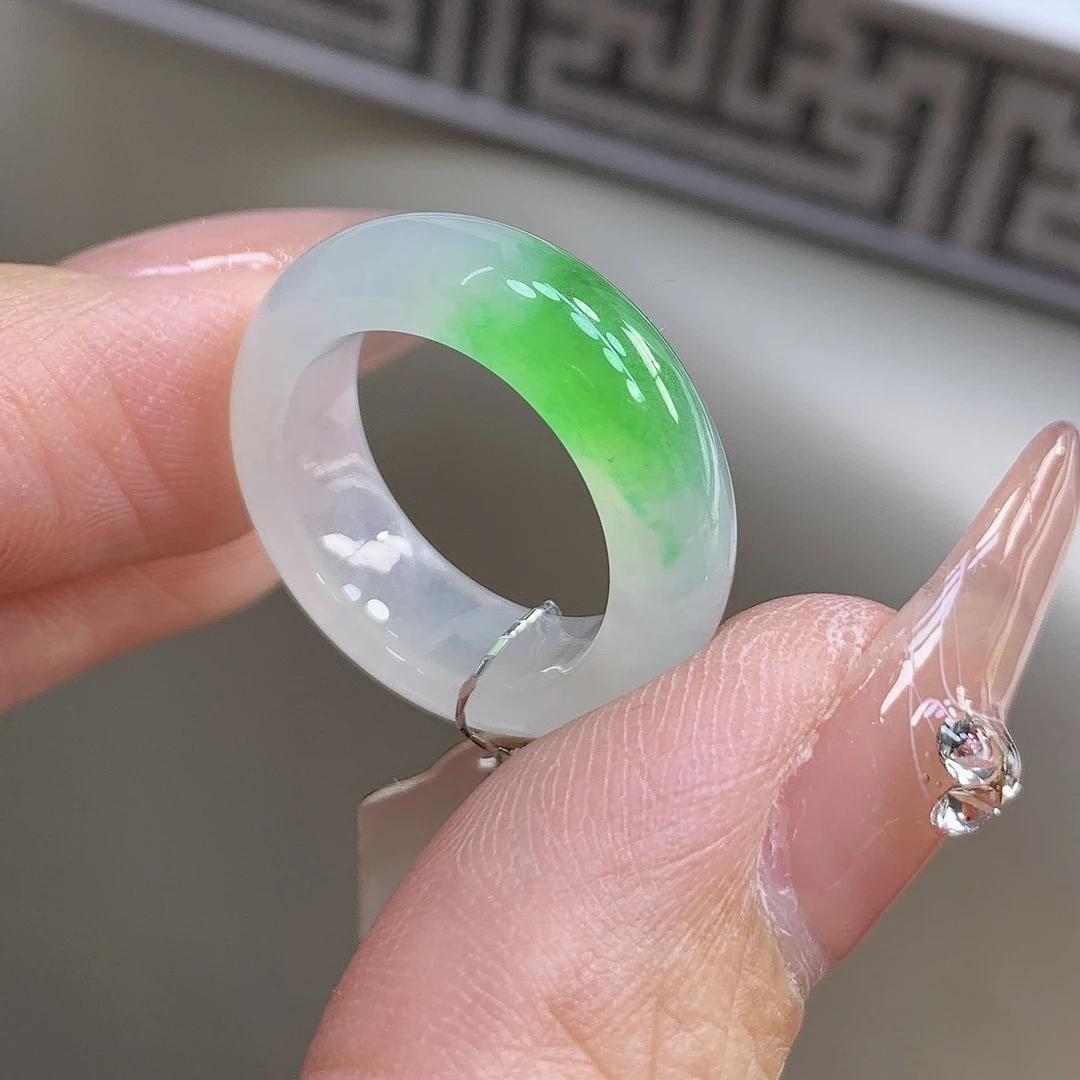 白底青飘阳绿缅甸翡翠戒圈 11号 白冰底飘金丝绿尺寸15.6-6.5-4mm