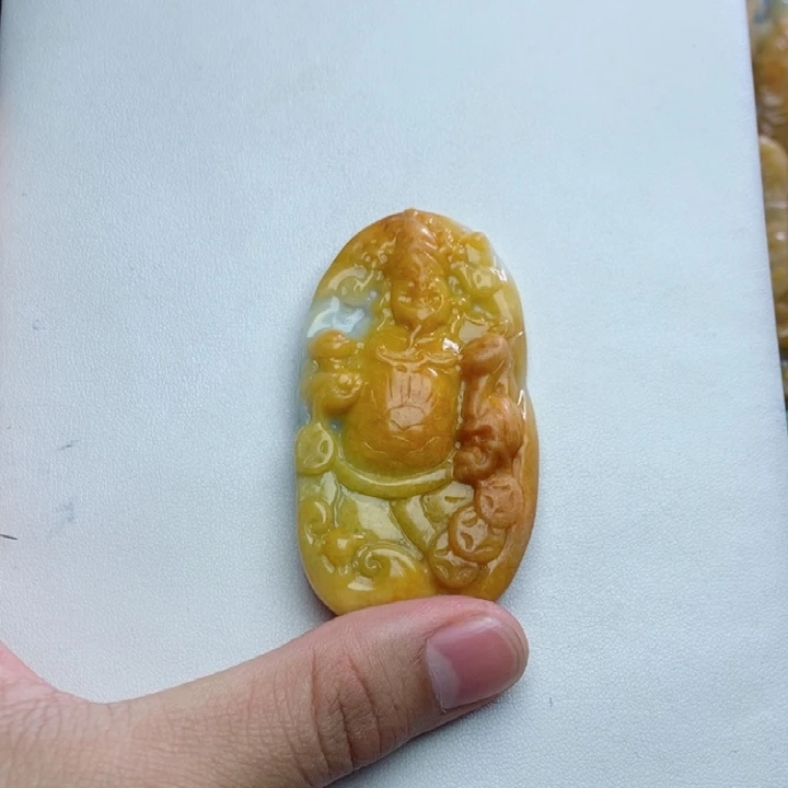 翡翠未镶嵌颈饰人物