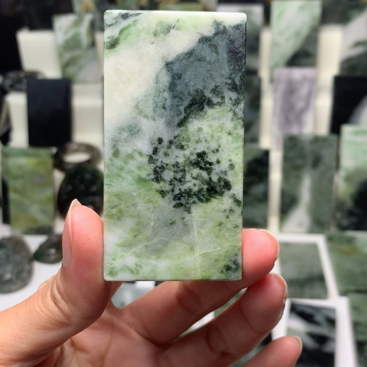 独山玉颈饰未镶嵌