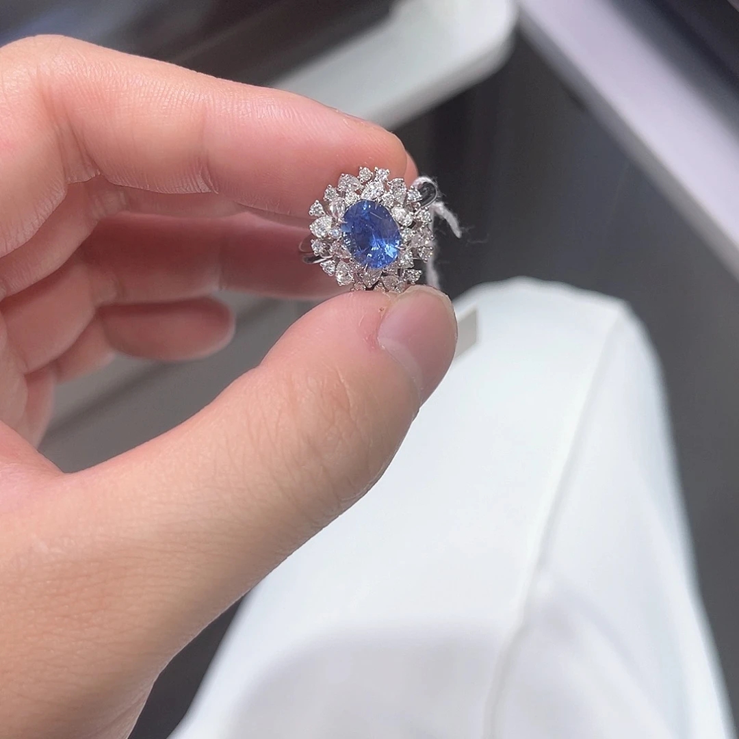 蓝宝石戒指18K金镶嵌