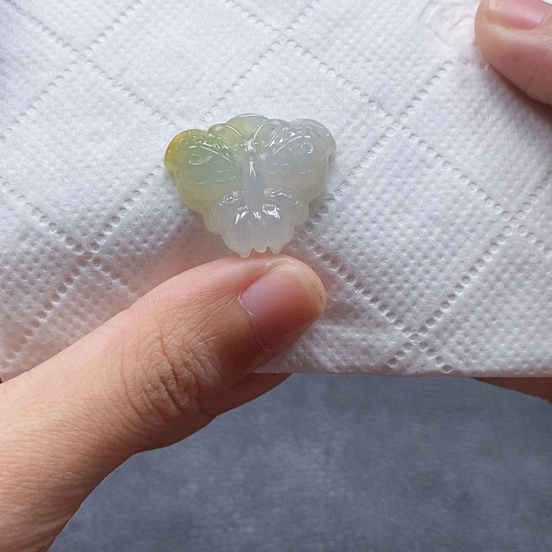 翡翠颈饰未镶嵌夏*一闪