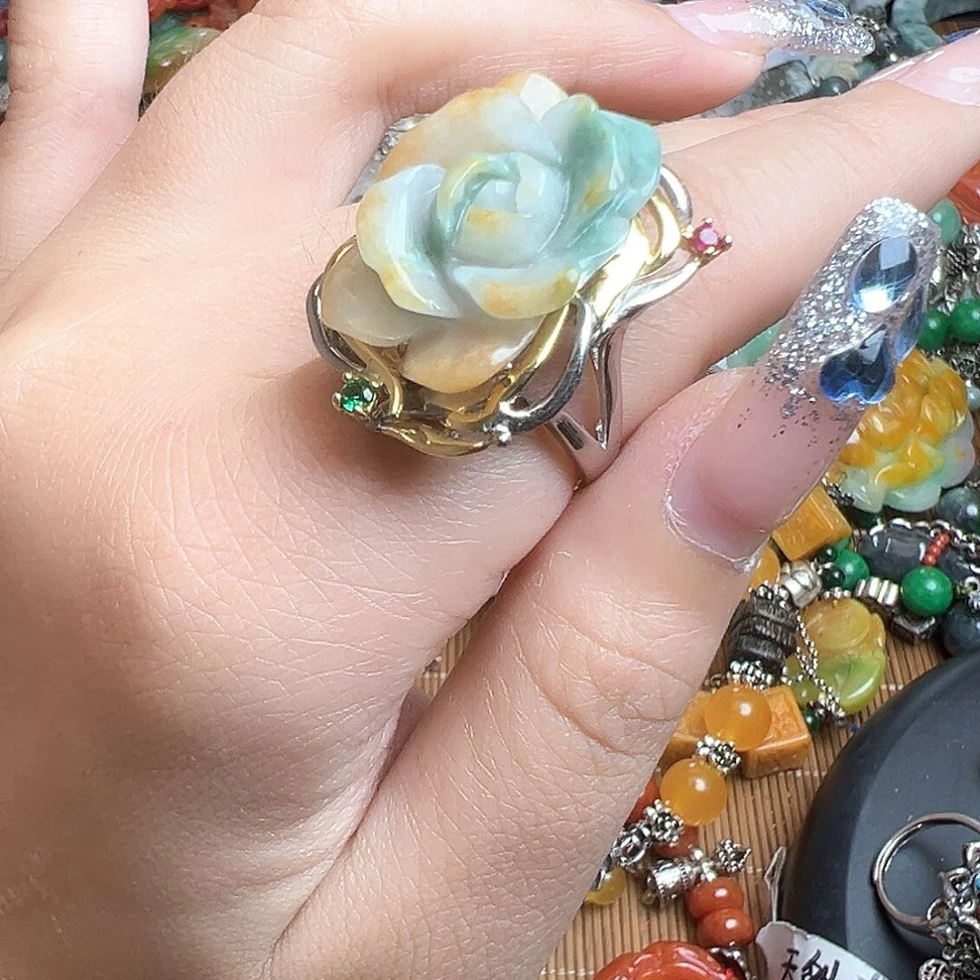 翡翠手镯未镶嵌燕****⊙吊坠