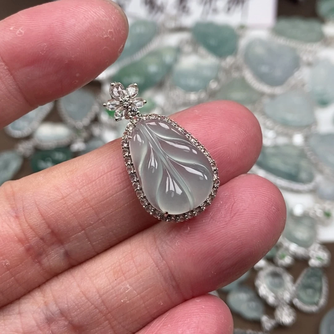 翡翠18K金镶嵌吊坠(不含链)叶子