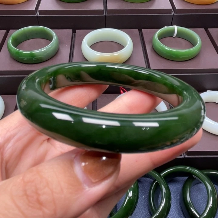 和田玉未镶嵌手镯