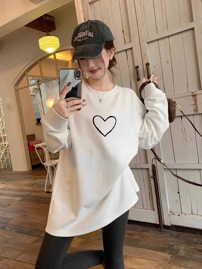 时尚爱心印花T恤女2024冬季新款胖MM大码慵懒风宽松长袖打底上衣