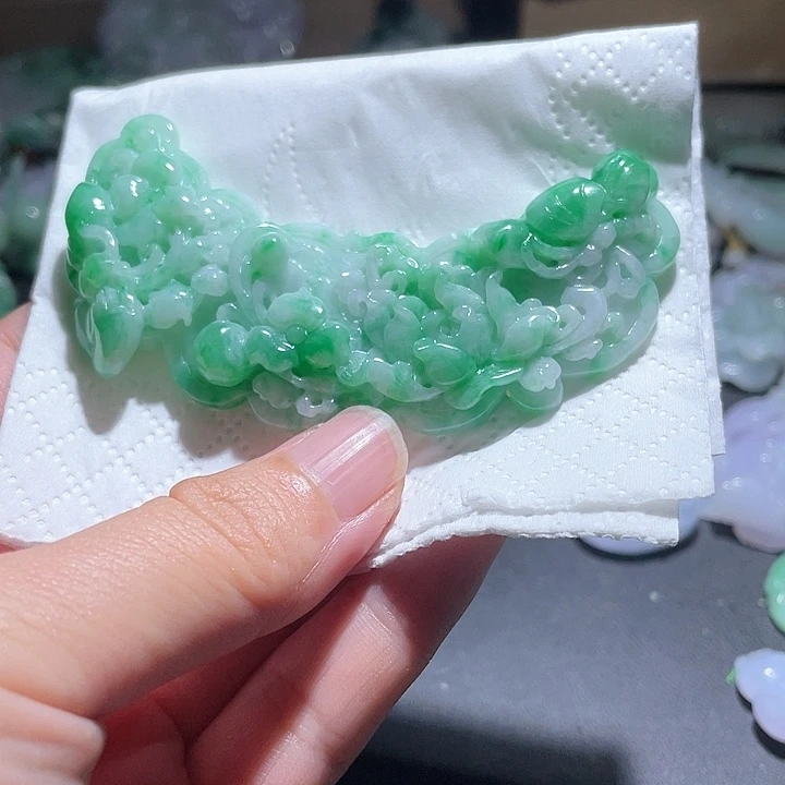 翡翠未镶嵌颈饰天