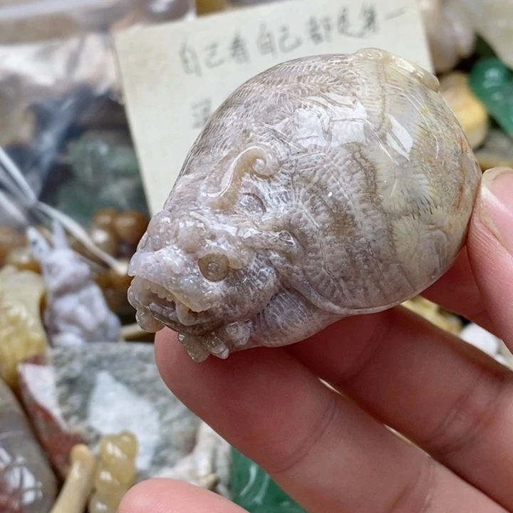 硅化珊瑚（珊瑚玉）未镶嵌颈饰有瑕