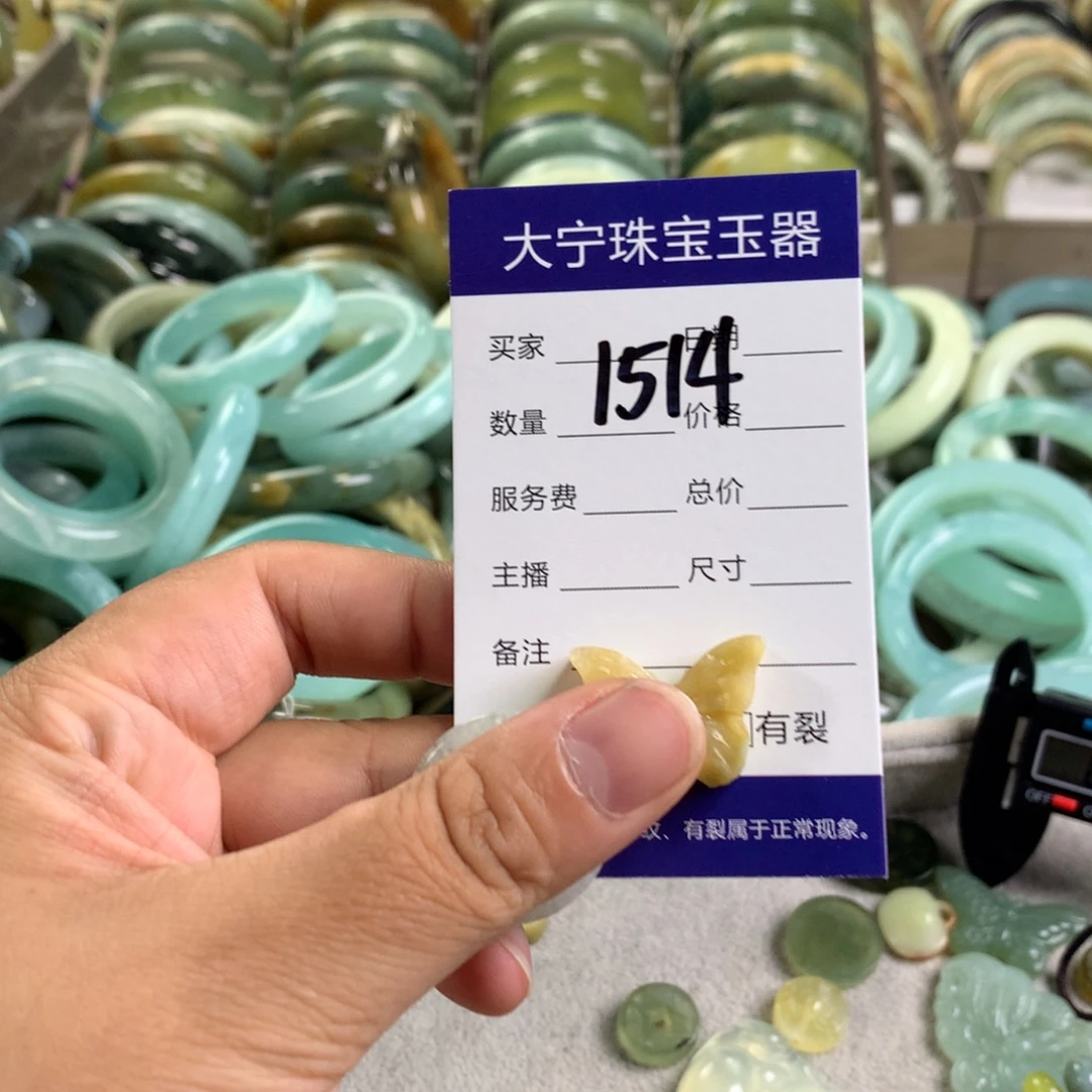 巧***）蛇纹石玉未镶嵌颈饰1514