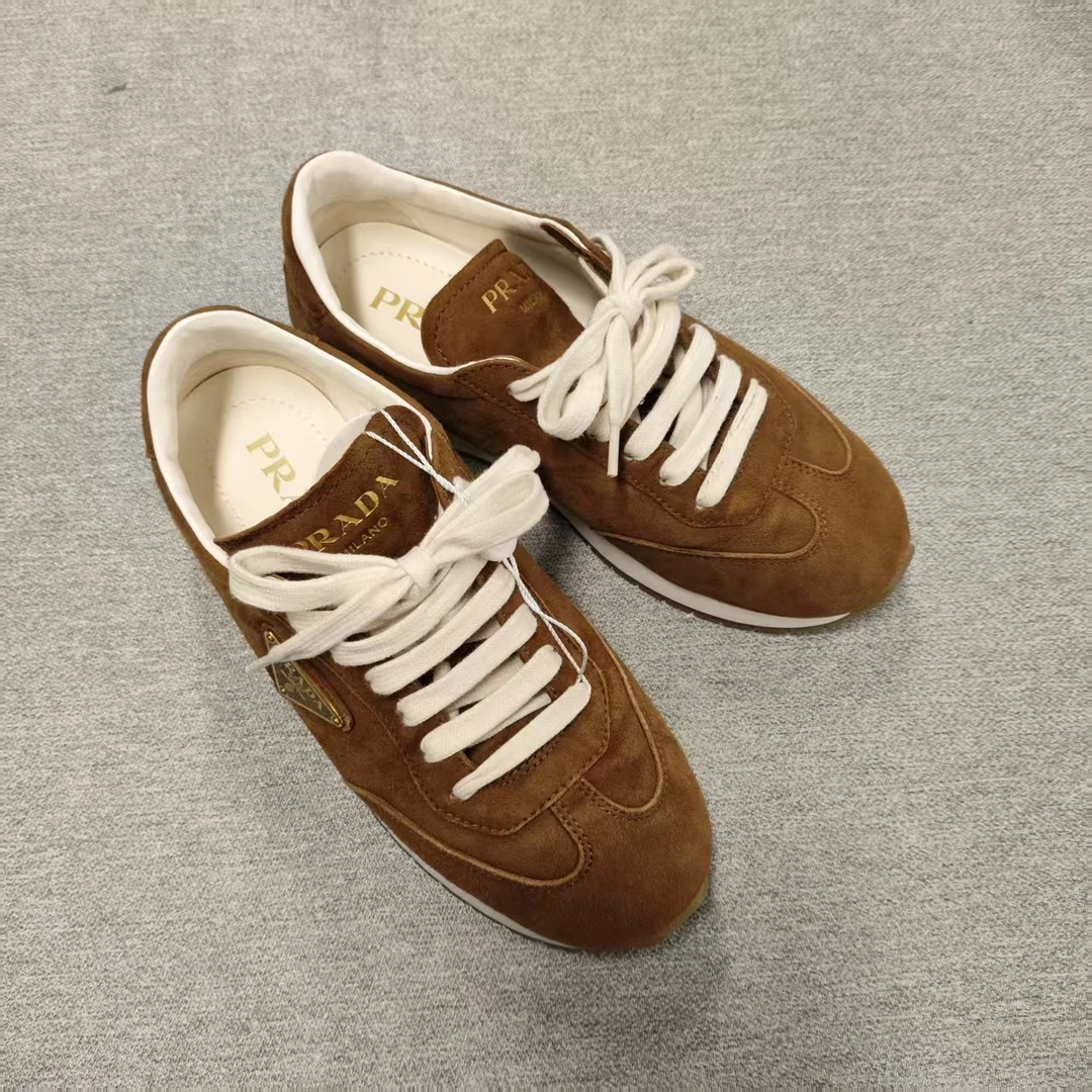 95新 Prada/普拉达 麦殿/翻毛皮德训鞋37码驼色/250209ZYTYY231
