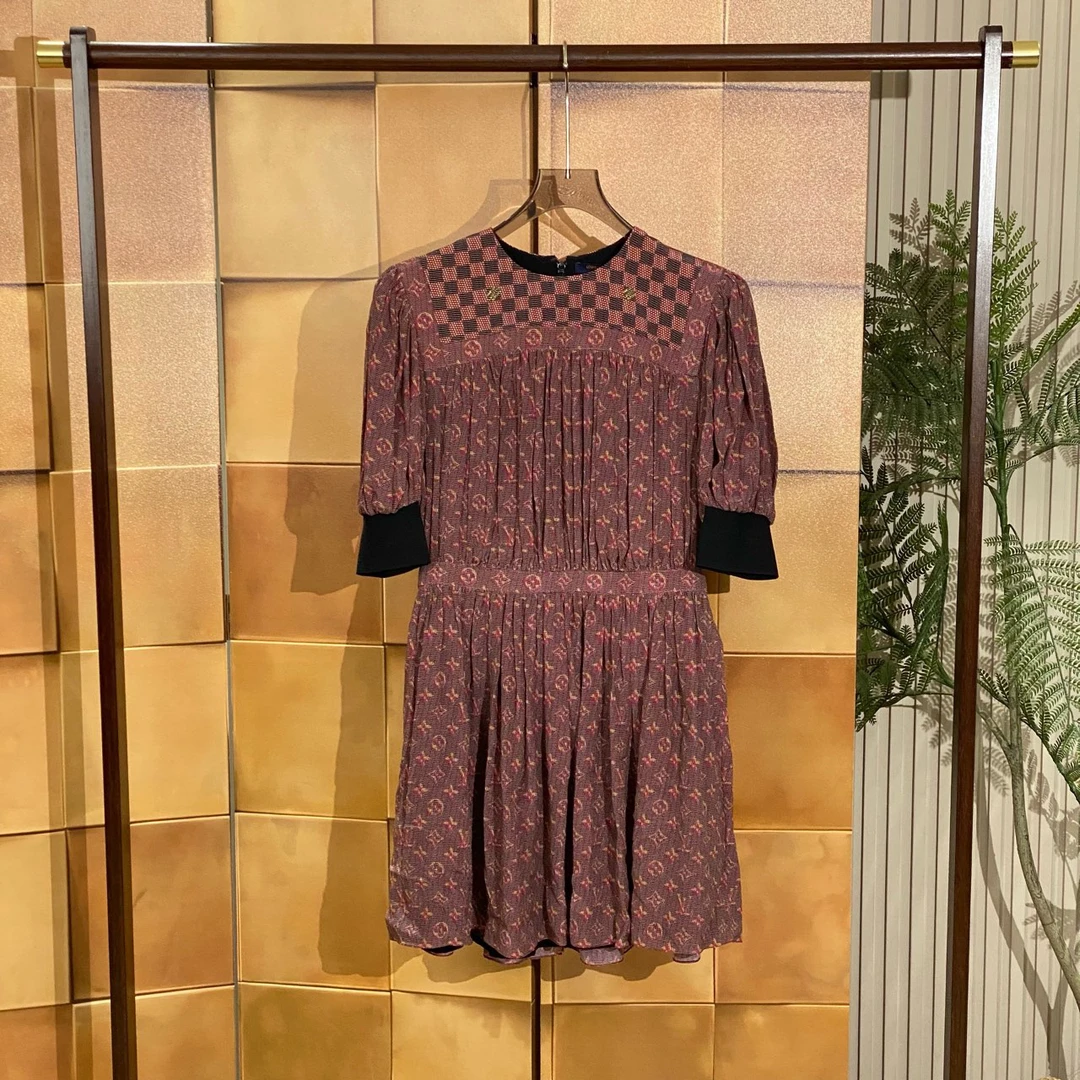 Louis Vuitton 红色棋盘格老花满印连衣裙/38码/全新带吊/女20226