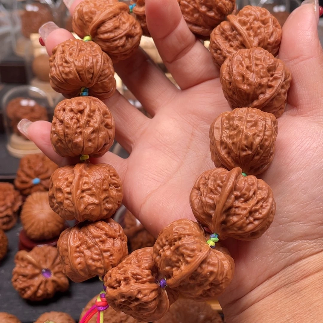 D***哥文玩核桃把件手持