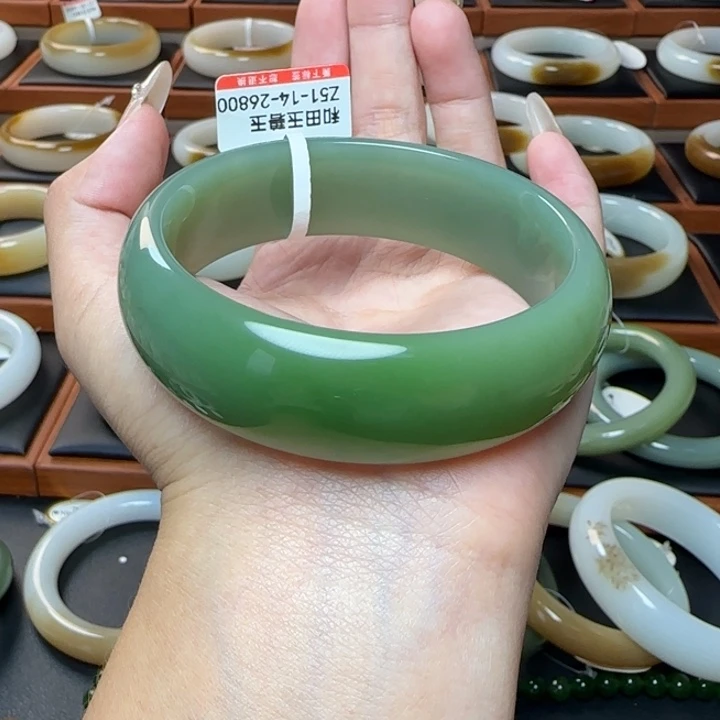 和田玉未镶嵌手镯白加绿宽胎60.2