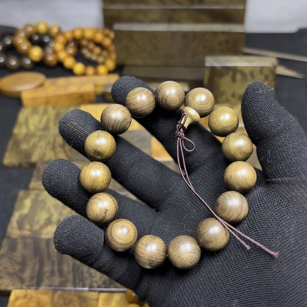 ᥫ****金丝楠一物一拍链接