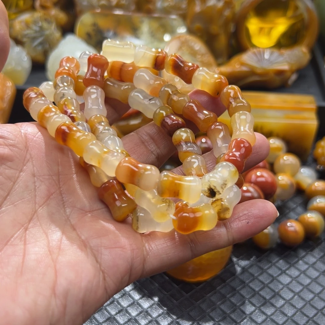 白***泽石英质玉未镶嵌颈饰