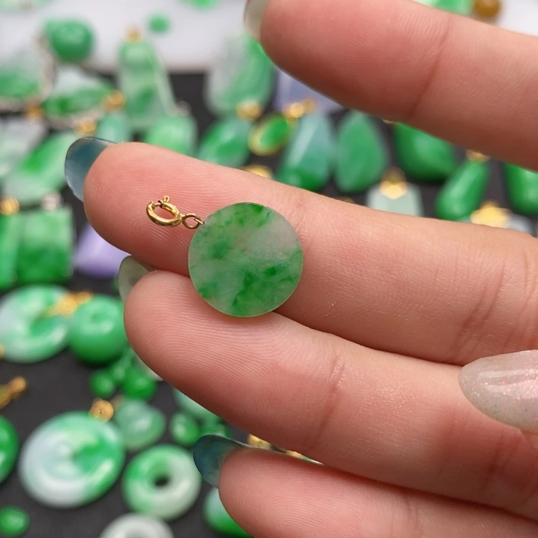 翡翠18K金镶嵌颈饰翡翠