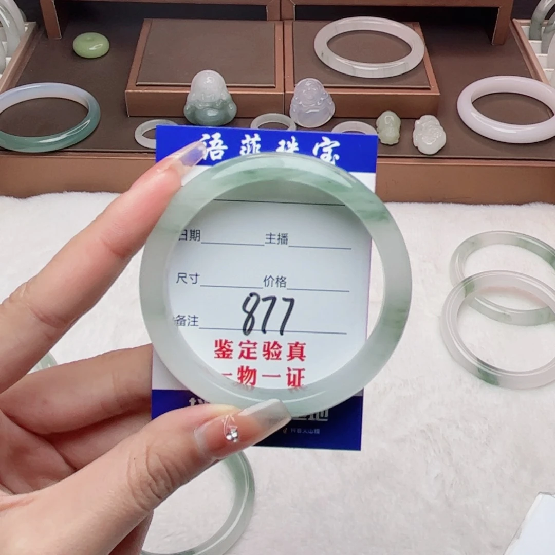 石英质玉手镯未镶嵌幸****子