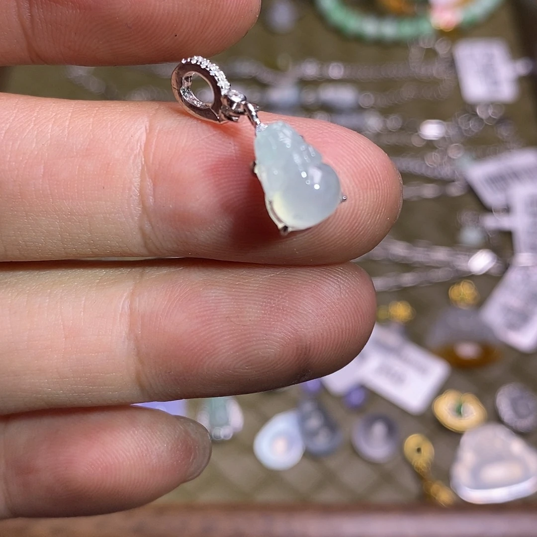 翡翠银S925镶嵌颈饰貔貅