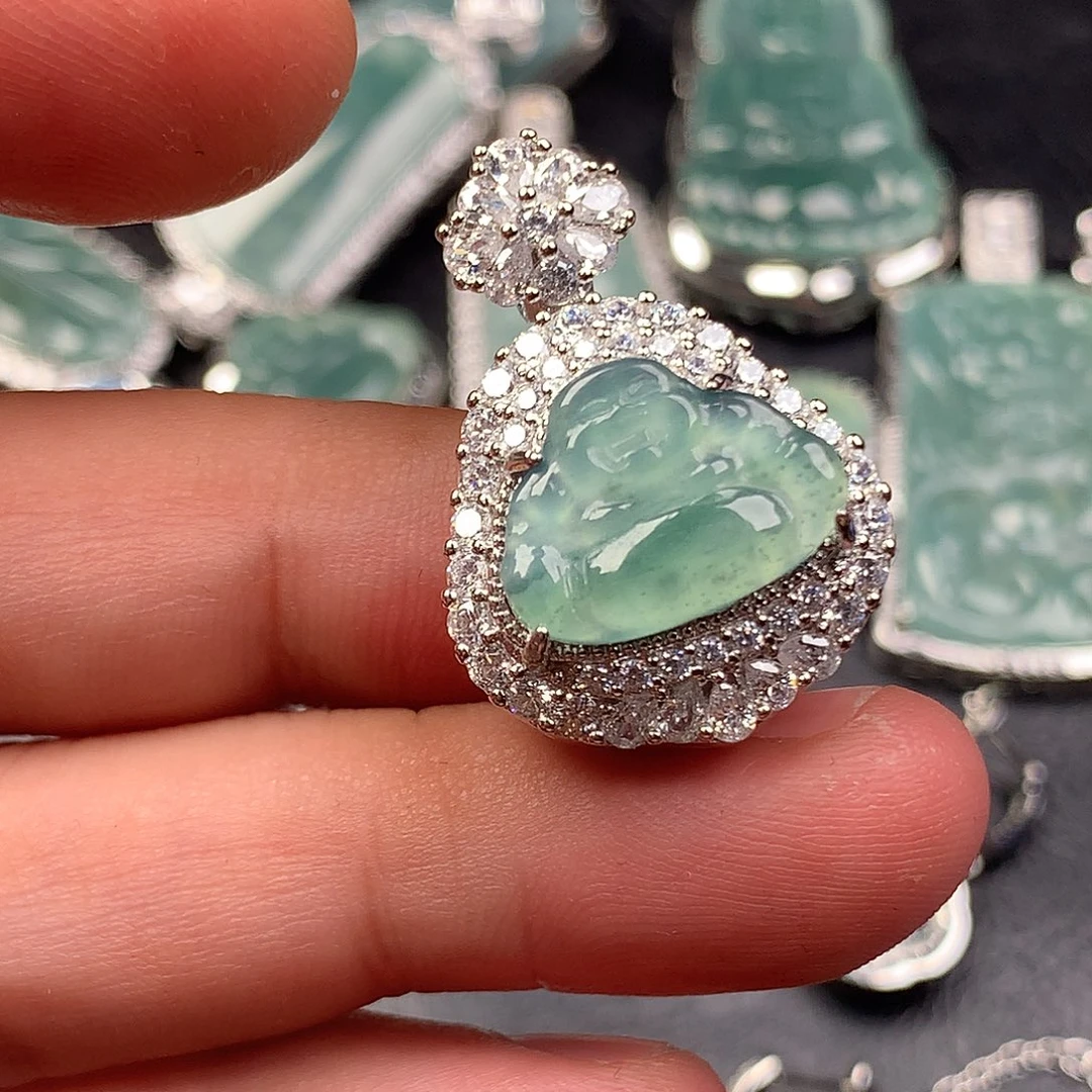 翡翠未镶嵌颈饰佛公