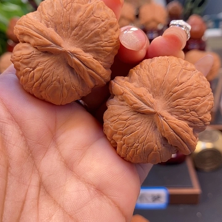 文玩核桃吊坠刘*人核桃