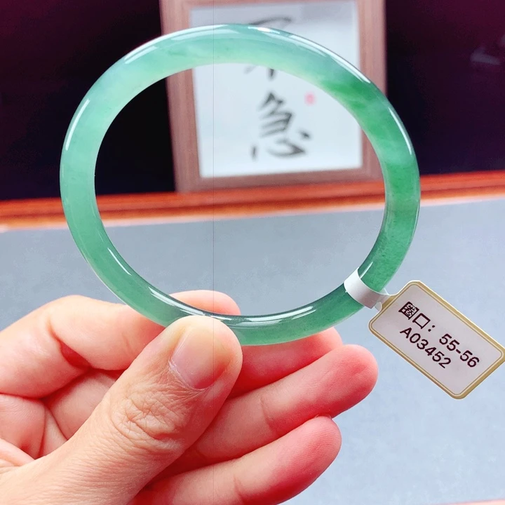 未镶嵌手镯翡翠圆镯