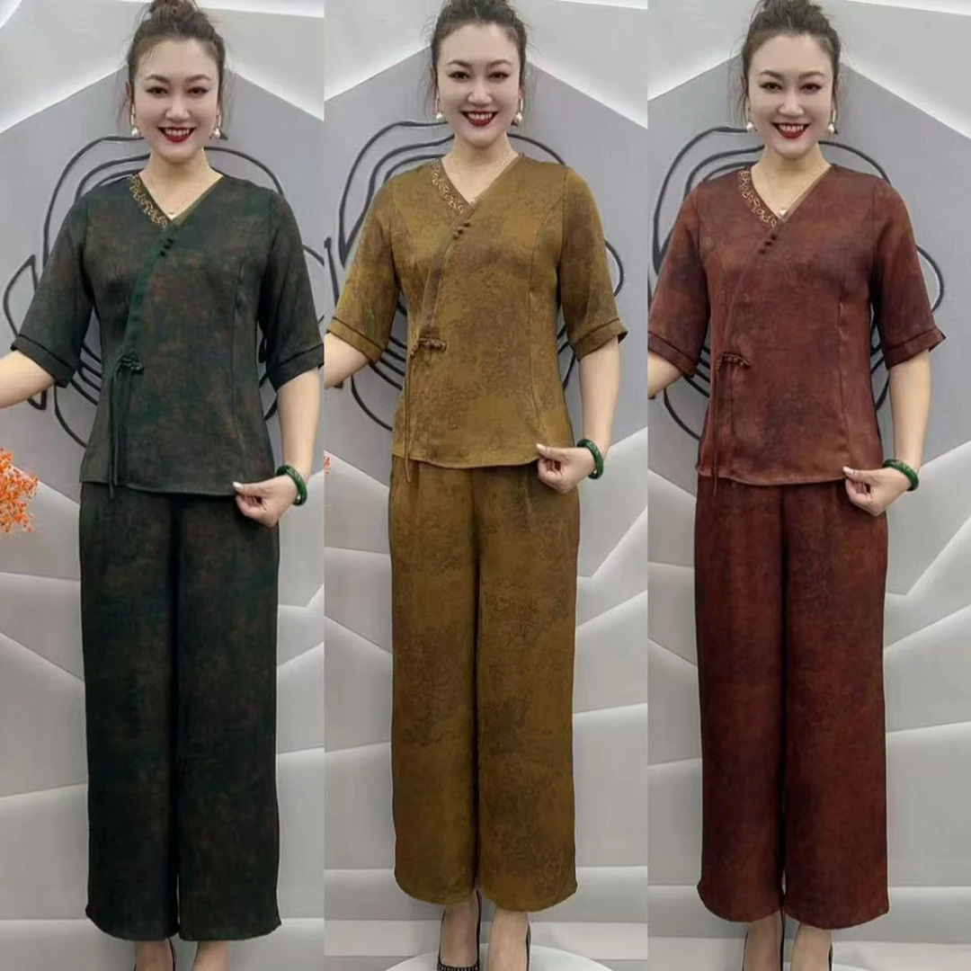 8998 重工V领妈妈套装 时尚步摇富贵提花上衣+裤子套装