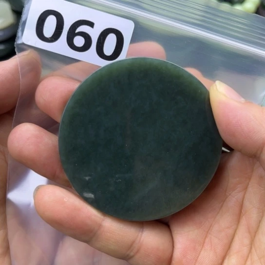 和田玉未镶嵌珠宝半成品