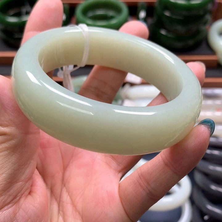 【闪购商品】未镶嵌手镯和田玉18