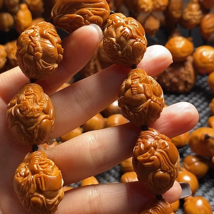 吊坠橄榄核八方财神