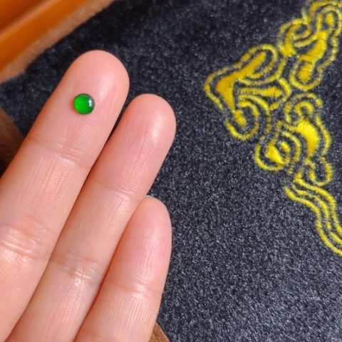 翡翠颈饰未镶嵌小*