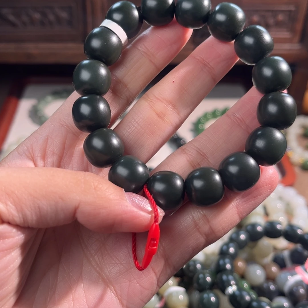 君****和田玉未镶嵌手链