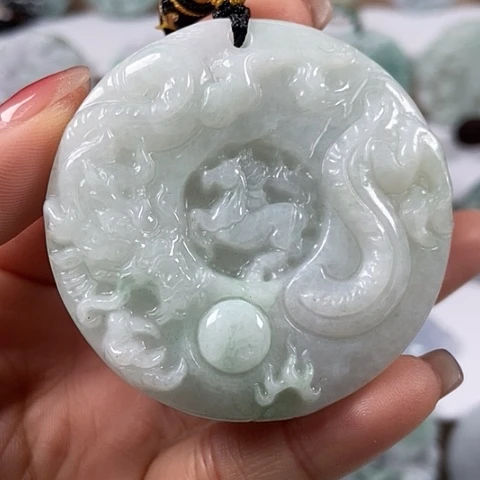 翡翠颈饰未镶嵌龙马精神两面工福利有避雕福利