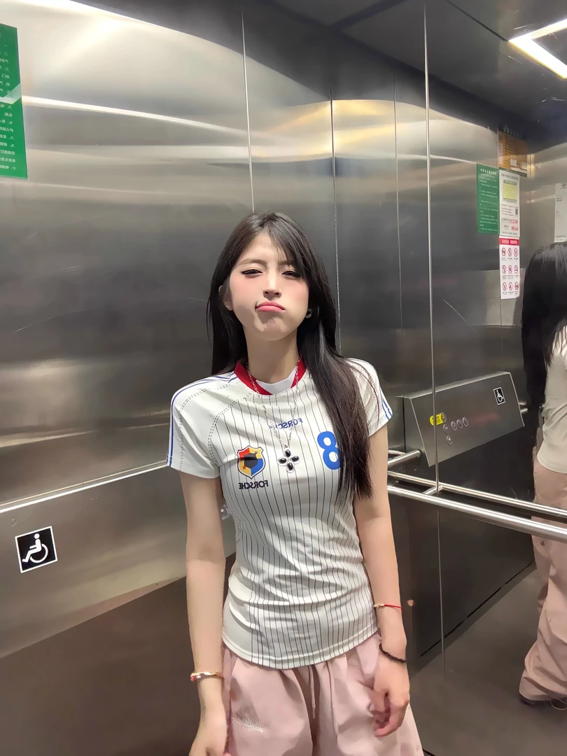 复古竖条纹正肩短袖t恤女夏季美式运动修身显瘦辣妹撞色拼接上衣