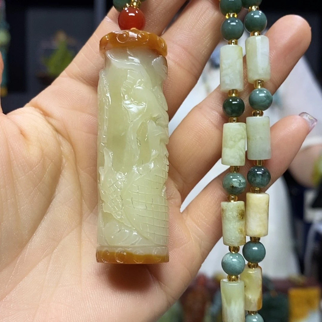岫玉未镶嵌挂件吊坠