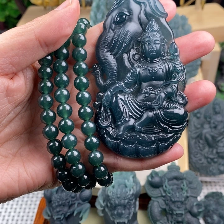 勇***哥翡翠未镶嵌颈饰普贤