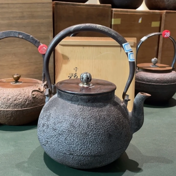荣祥堂银镶嵌提梁壶