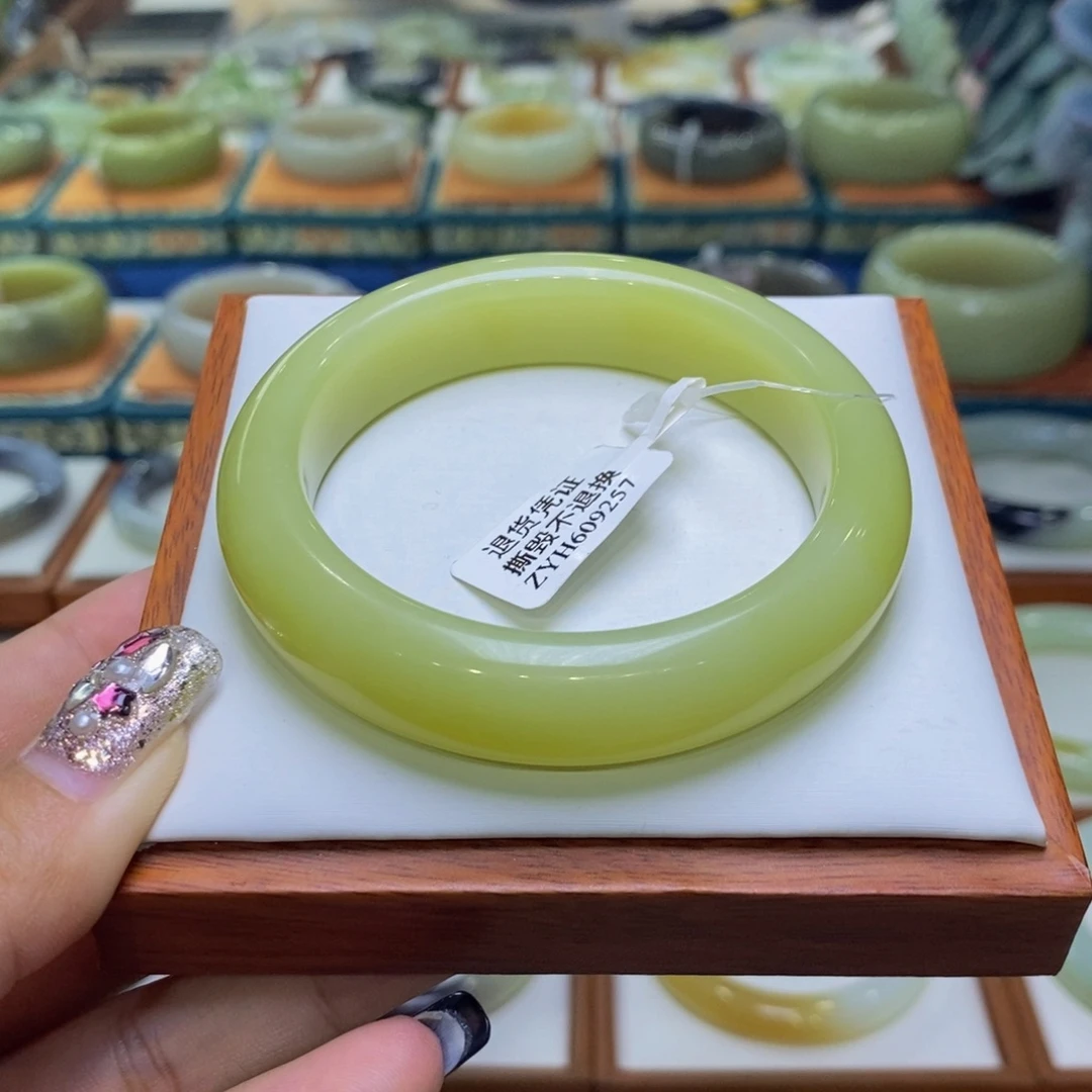 和田玉未镶嵌手镯和田玉若羌鸡油黄56