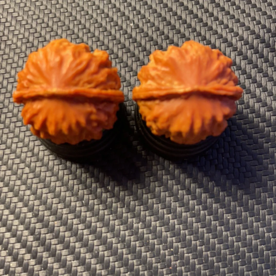 野生文玩小核桃手捻麒麟纹官帽造型把玩件