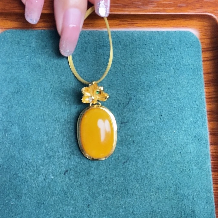 蜜蜡颈饰银S925镶嵌吊坠